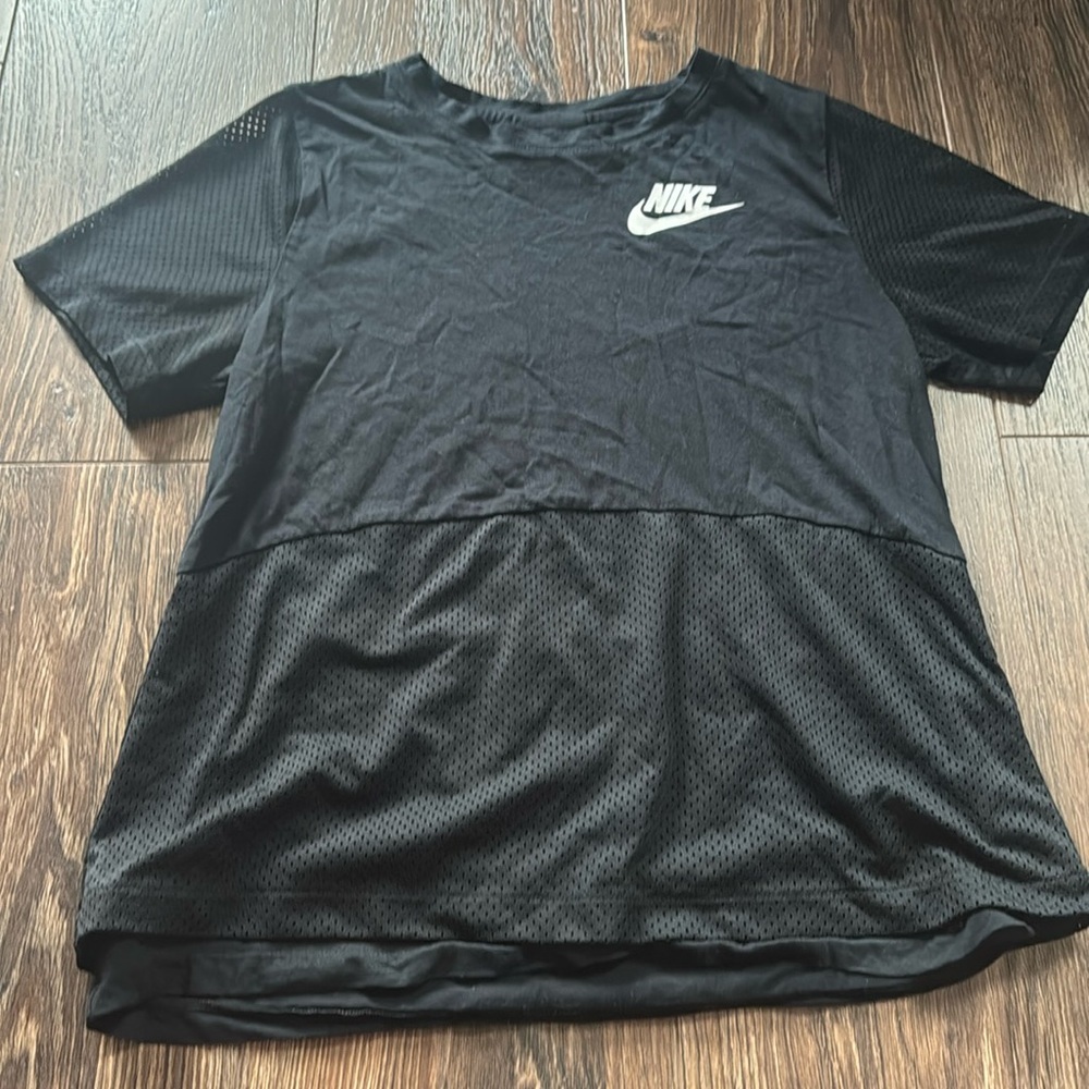 NIKE Shirt